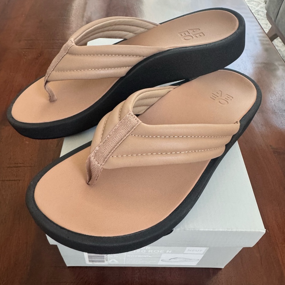 Abeo Piper Neutral Flip Flop Sandals NIB